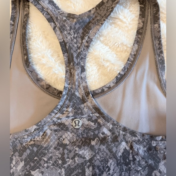 Lululemon tank! - Picture 4 of 4
